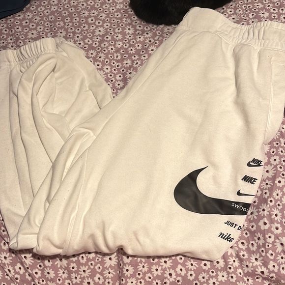 Nike Pants - Nike Women’s White Plus Size Sweatpants